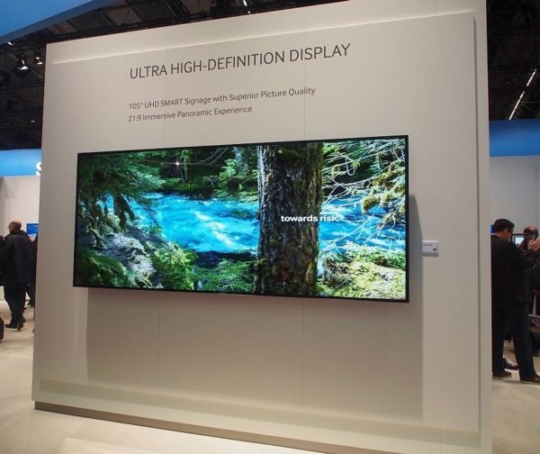 Écran plat Samsung UHD 105