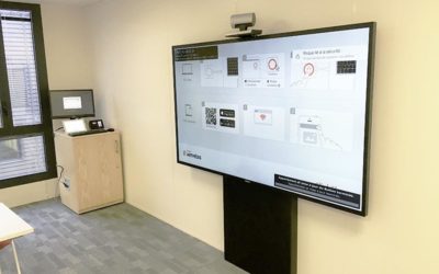 Belle installation d’un moniteur grande taille sur colonne sol / mur