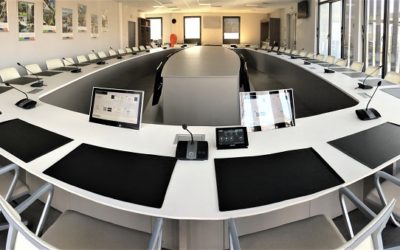 Salle des conseils moderne et modulaire
